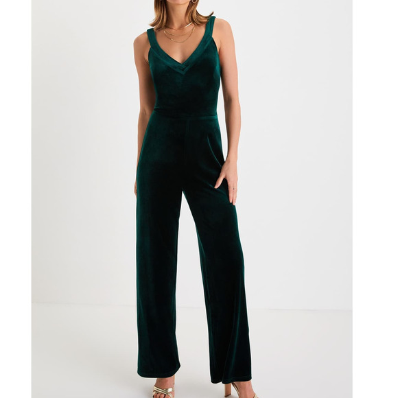 LULU'S SZ M Perfectly Classy Emerald Green Velvet Strappy Jumpsuit NEW b65 - Picture 1 of 11